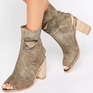 Free People BOHO Women's Gray Peep-Toe Booties! size 8.5 Unique, cool and chic!